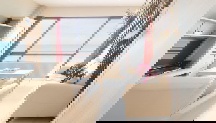 Photo 1 - Posh Apartment With Racecourse View