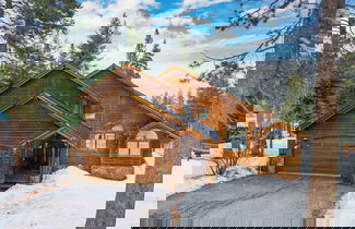 Foto 1 - Donner Ridge by Avantstay Minutes to Skiing Deck, Ping Pong + Pool Table