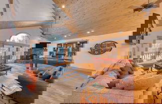 Foto 2 - Donner Ridge by Avantstay Minutes to Skiing Deck, Ping Pong + Pool Table
