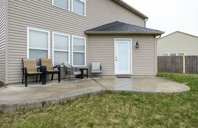Spacious 4BR Home With Pool in Indianapolis - Foto 14