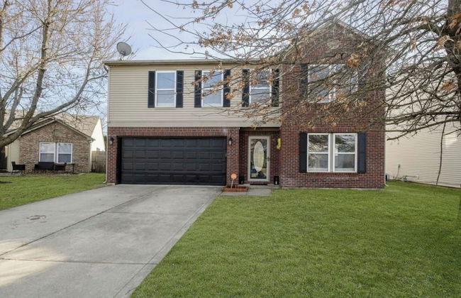 Spacious 4BR Home With Pool in Indianapolis - Foto 2