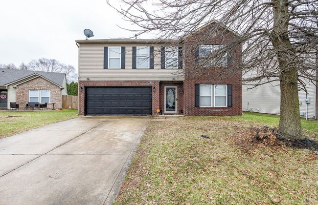 Spacious 4BR Home With Pool in Indianapolis - Foto 15