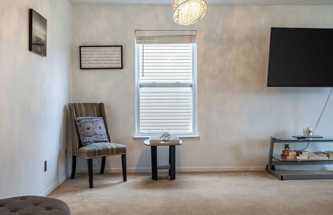 Spacious 4BR Home With Pool in Indianapolis - Foto 23