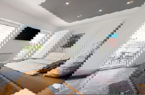 Foto 3 - Aesthetic Villa With Private Pool