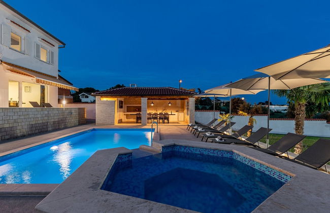 Aesthetic Villa With Private Pool - Foto 1