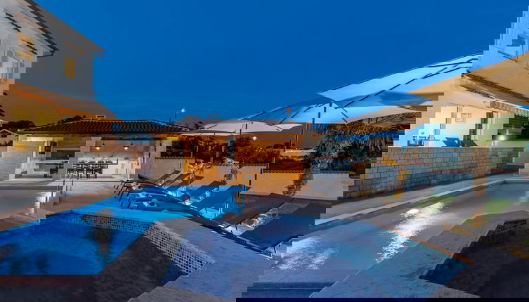 Foto 1 - Aesthetic Villa With Private Pool