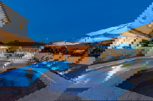 Foto 1 - Aesthetic Villa With Private Pool