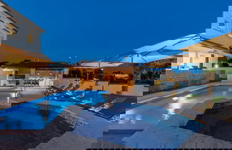 Foto 1 - Aesthetic Villa With Private Pool