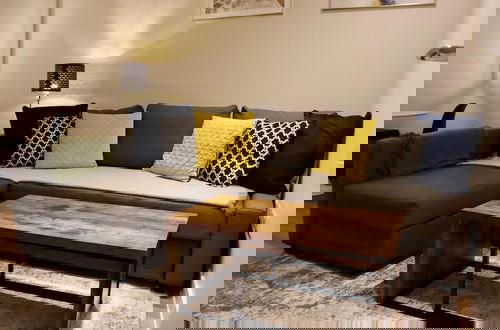Photo 7 - Renovatedapartmentsleeps4-freeparking-tv