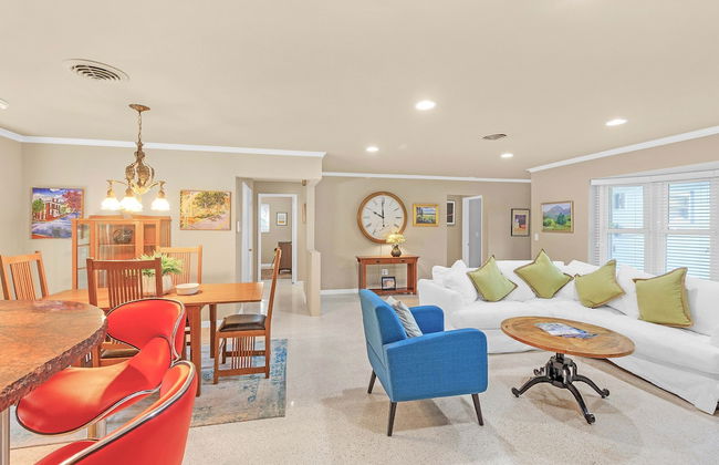 Chic 3BR Sanctuary Steps From The Drive Paradise - Foto 20