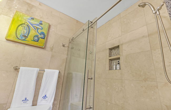 Chic 3BR Sanctuary Steps From The Drive Paradise - Foto 26