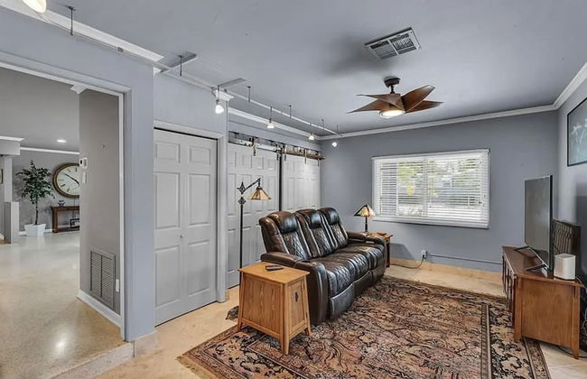 Chic 3BR Sanctuary Steps From The Drive Paradise - Foto 9