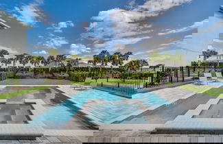 Foto 1 - Brand New Encore Resort 5 Bed Resort Home 5 Bedroom Villa