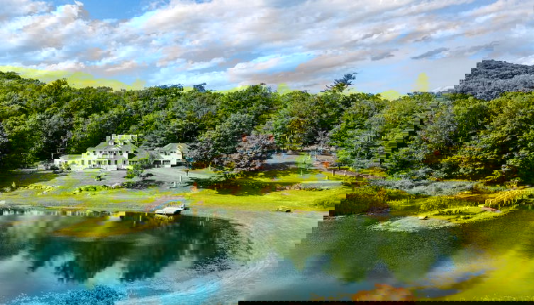 Foto 1 - Sunny Pond by Avantstay Secluded Estate w a Private Pond Gym Movie Theater