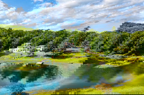 Foto 1 - Sunny Pond by Avantstay Secluded Estate w a Private Pond Gym Movie Theater