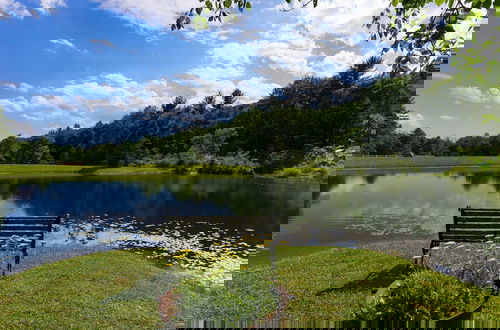 Foto 64 - Sunny Pond by Avantstay Secluded Estate w a Private Pond Gym Movie Theater