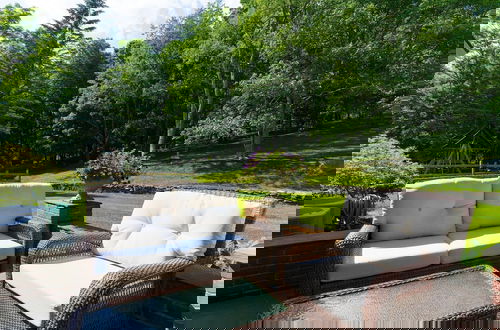 Foto 56 - Sunny Pond by Avantstay Secluded Estate w a Private Pond Gym Movie Theater
