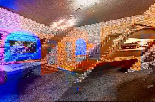 Foto 59 - Elegant & Fun Pool/spa Games Room! 12 Bedroom Villa