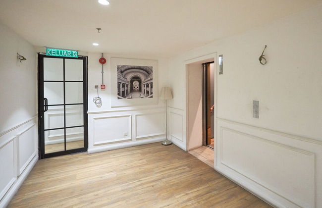 OYO Home 44050 Essential Studio Empire Marriot - Foto 4