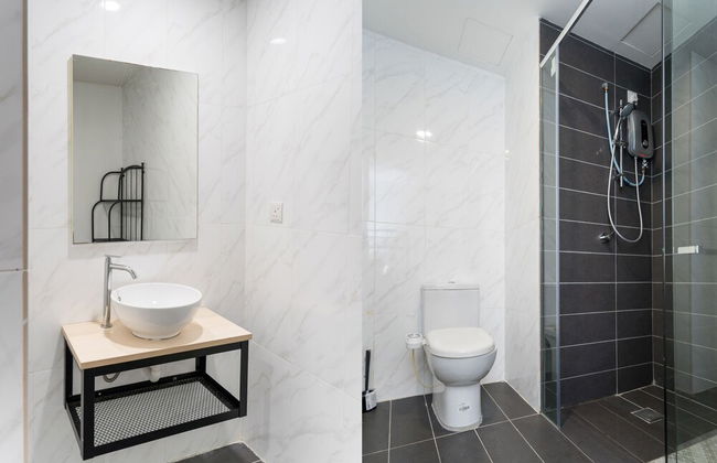 OYO Home 44050 Essential Studio Empire Marriot - Foto 13