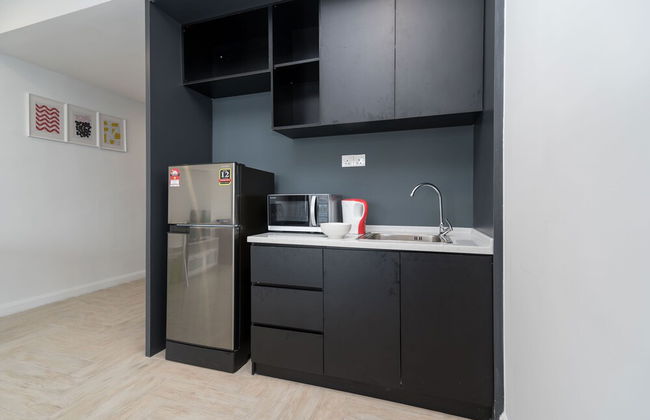 OYO Home 44050 Essential Studio Empire Marriot - Foto 18