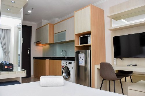 Foto 10 - Comfortable And Warm Studio Room At Menteng Park Apartment