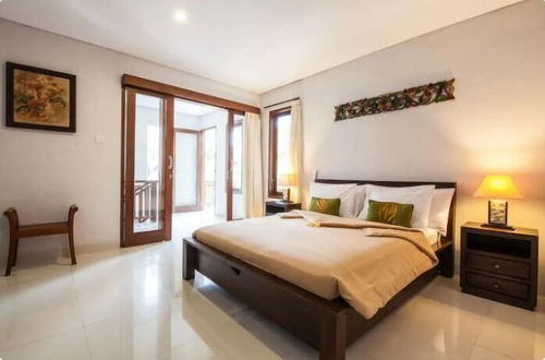 Photo 2 - SMV - 3BedGRDN - V1 · 3BR Garden Villa Walk to Beach N Shops Legian