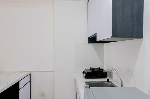 Foto 16 - Super Good Deal 3BR M-Town Apartment by Travelio