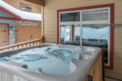 Photo 15 - I Spy - Cozy Pet Friendly, Ski In/Ski Out Condo with Private Hot Tub