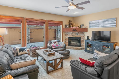 Photo 11 - I Spy - Cozy Pet Friendly, Ski In/Ski Out Condo with Private Hot Tub