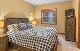 Photo 3 - I Spy - Cozy Pet Friendly, Ski In/Ski Out Condo with Private Hot Tub