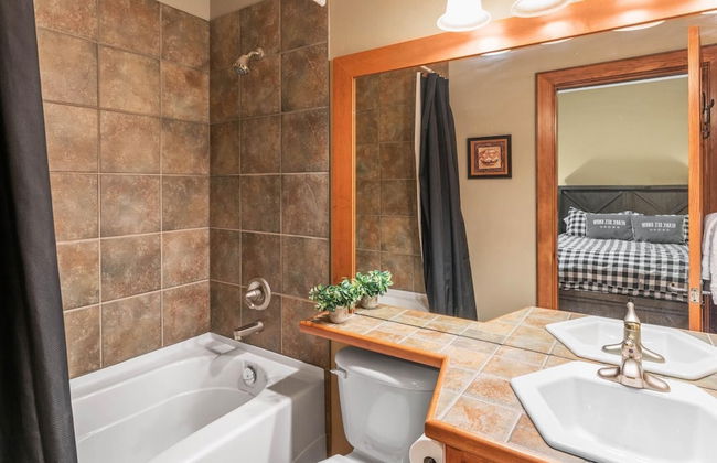 I Spy - Cozy Pet Friendly, Ski In/Ski Out Condo with Private Hot Tub - Foto 12
