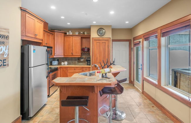 I Spy - Cozy Pet Friendly, Ski In/Ski Out Condo with Private Hot Tub - Foto 5