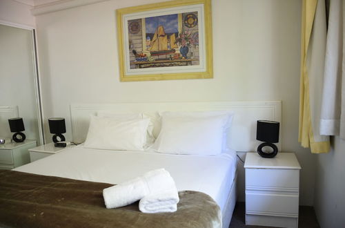 Photo 2 - Copacabana Holiday Apartments