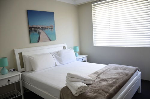 Photo 3 - Copacabana Holiday Apartments