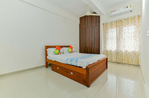 Photo 11 - OYO 18602 Home Spacious Stay Near Lulu Mall