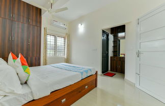 Photo 2 - OYO 18602 Home Spacious Stay Near Lulu Mall