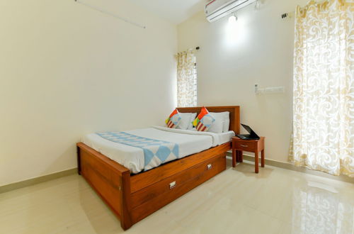 Photo 12 - OYO 18602 Home Spacious Stay Near Lulu Mall