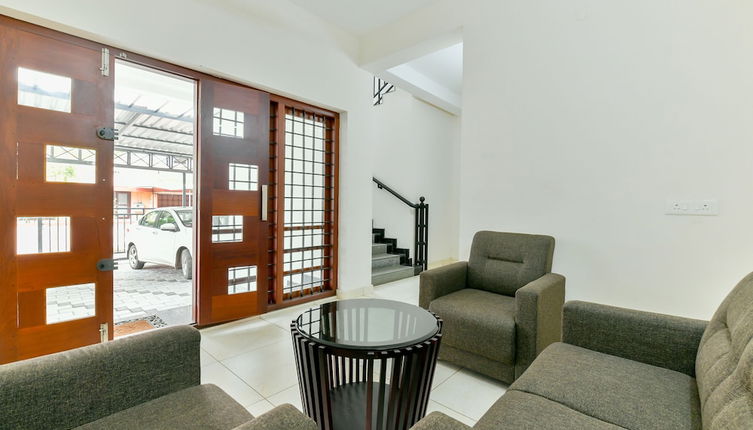 Photo 1 - OYO 18602 Home Spacious Stay Near Lulu Mall