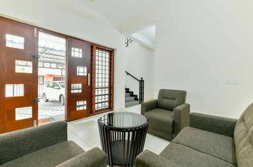 Photo 1 - OYO 18602 Home Spacious Stay Near Lulu Mall