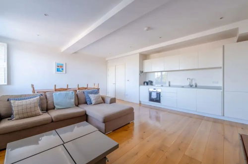 Photo 16 - Stylish 1 Bedroom Apartment in Affluent Fulham