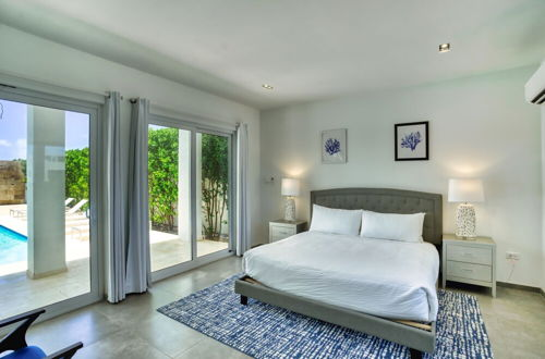 Foto 8 - Grand Modern Villa 6-bedroom! Brand New! Heated Jacuzzi