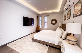 Photo 1 - Grand Modern Villa 6-bedroom! Brand New! Heated Jacuzzi