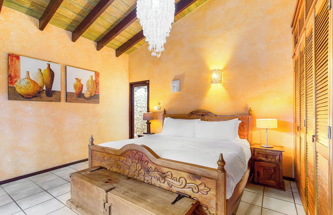 Mexican Style Villa With Private Pool, Free Utilities - Photo 10