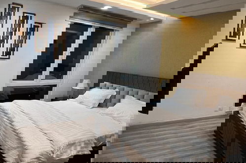 Photo 4 - Goldcrest Apartments