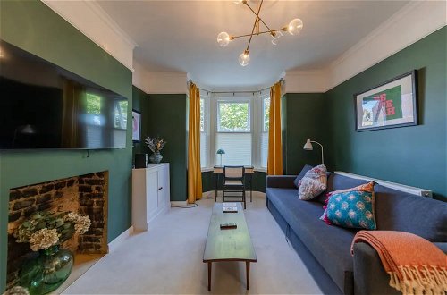 Photo 14 - Charming 1 Bedroom Apartment in Shepherds Bush With Patio Area