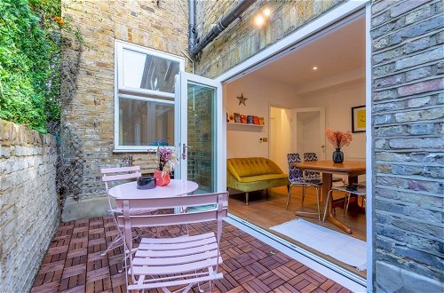 Photo 18 - Charming 1 Bedroom Apartment in Shepherds Bush With Patio Area