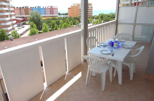Foto 4 - Bright Apartment With big Terrace for 5 People Near the Beach by Beahost Rentals