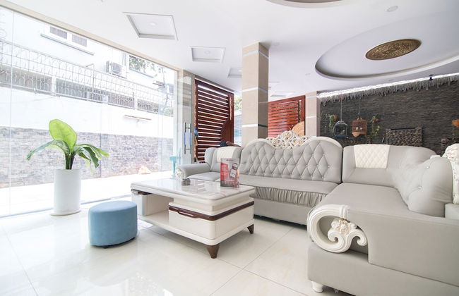 RedDoorz Plus near Tan Dinh Market 2 - Foto 3