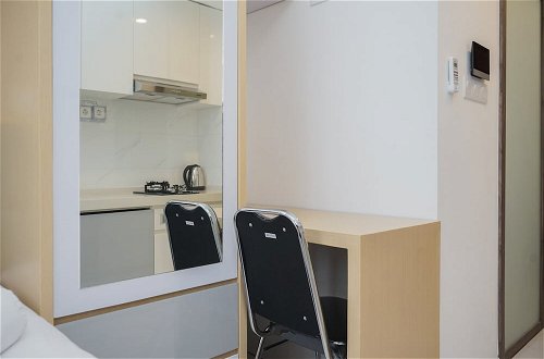 Photo 9 - Fancy and Nice Studio at Sky House BSD Apartment